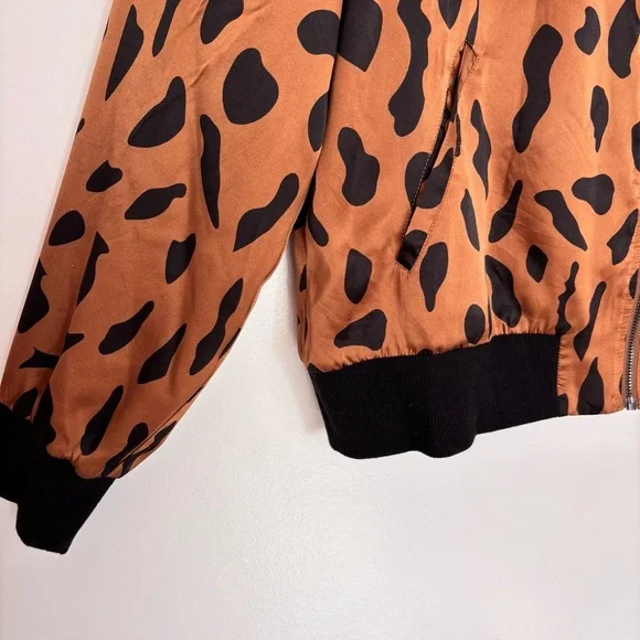 New! L’AGENCE Ollie Cheetah Silk Bomber Jacket Leopard Camel/Black Size Large - Picture 12 of 16